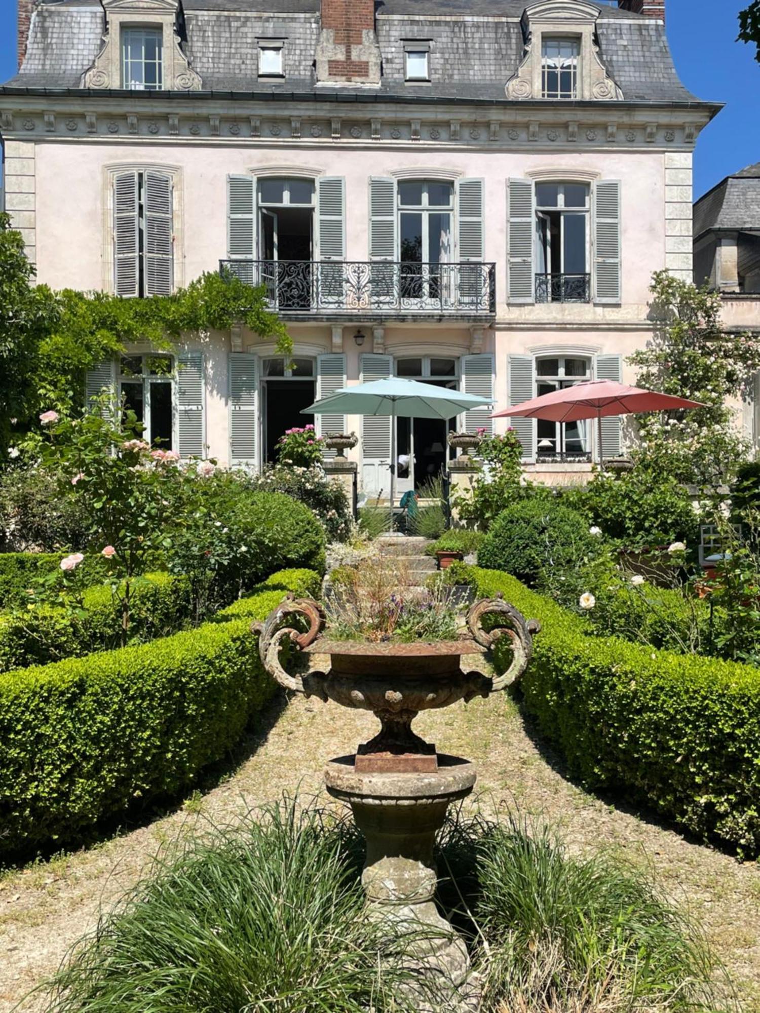 Belle Fontaine Hotel Бурж Екстериор снимка